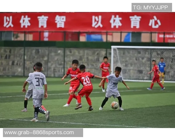 大学足球在校园文化中的重要性与发展前景探讨